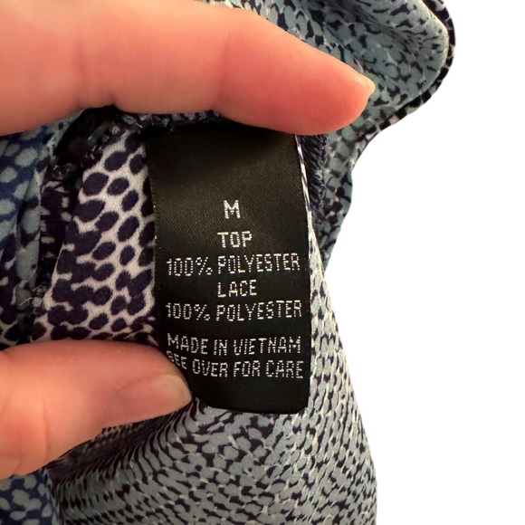 Women’s—IZ Buyer Three Quarter Sleeve V-Neck Blouse With Stripes & Lace. Size M. - Picture 5 of 6